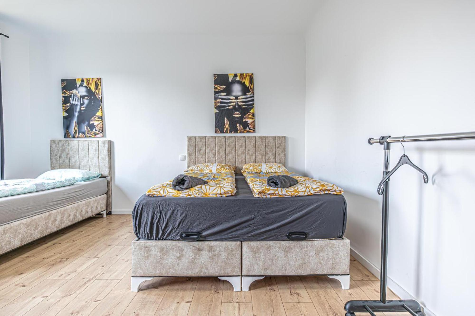 Cozy Entire House With Terrace And Garden, Up To 34p Apartment Wien