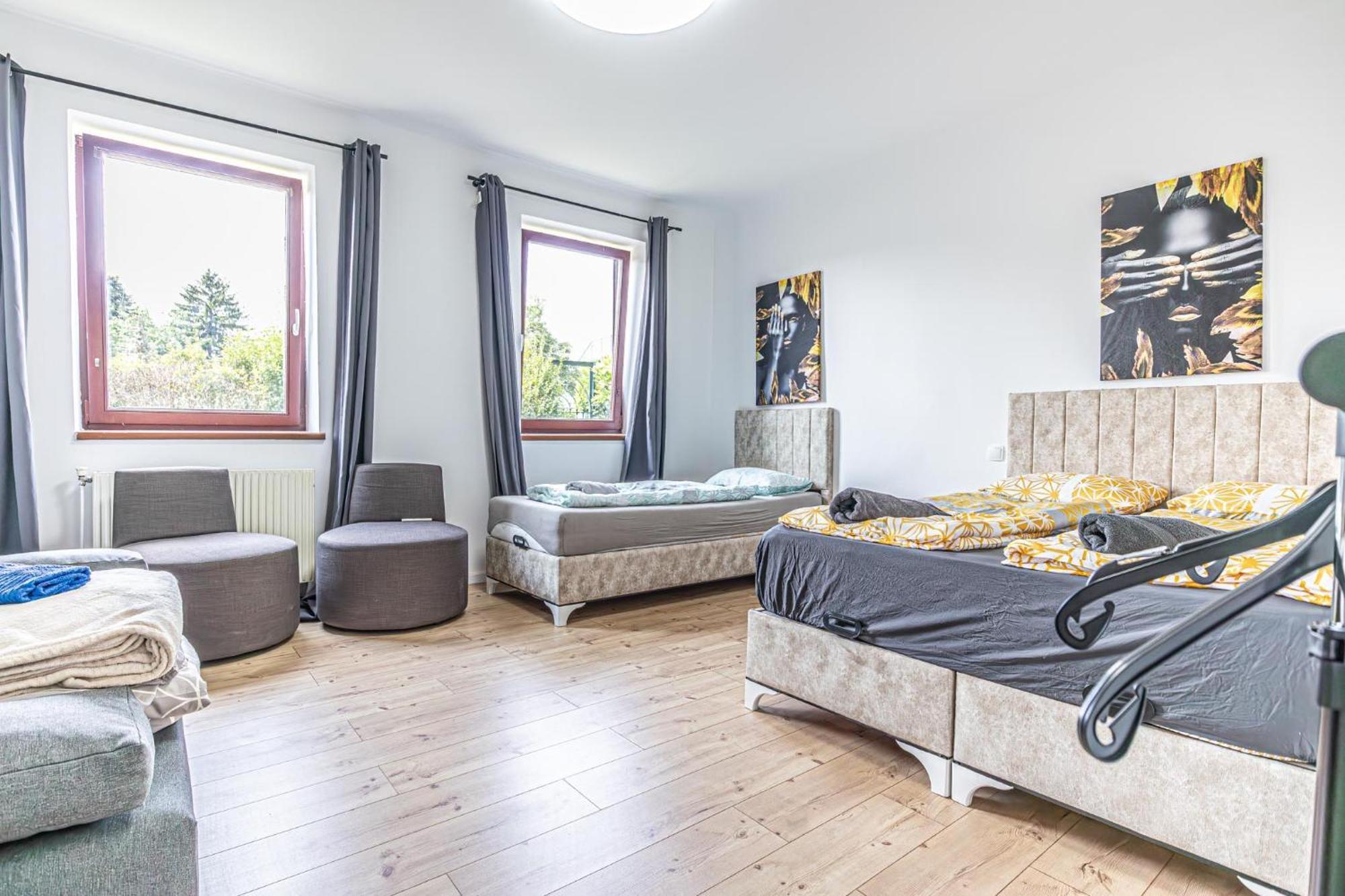 Apartment Cozy Entire House With Terrace And Garden, Up To 34p Wien
