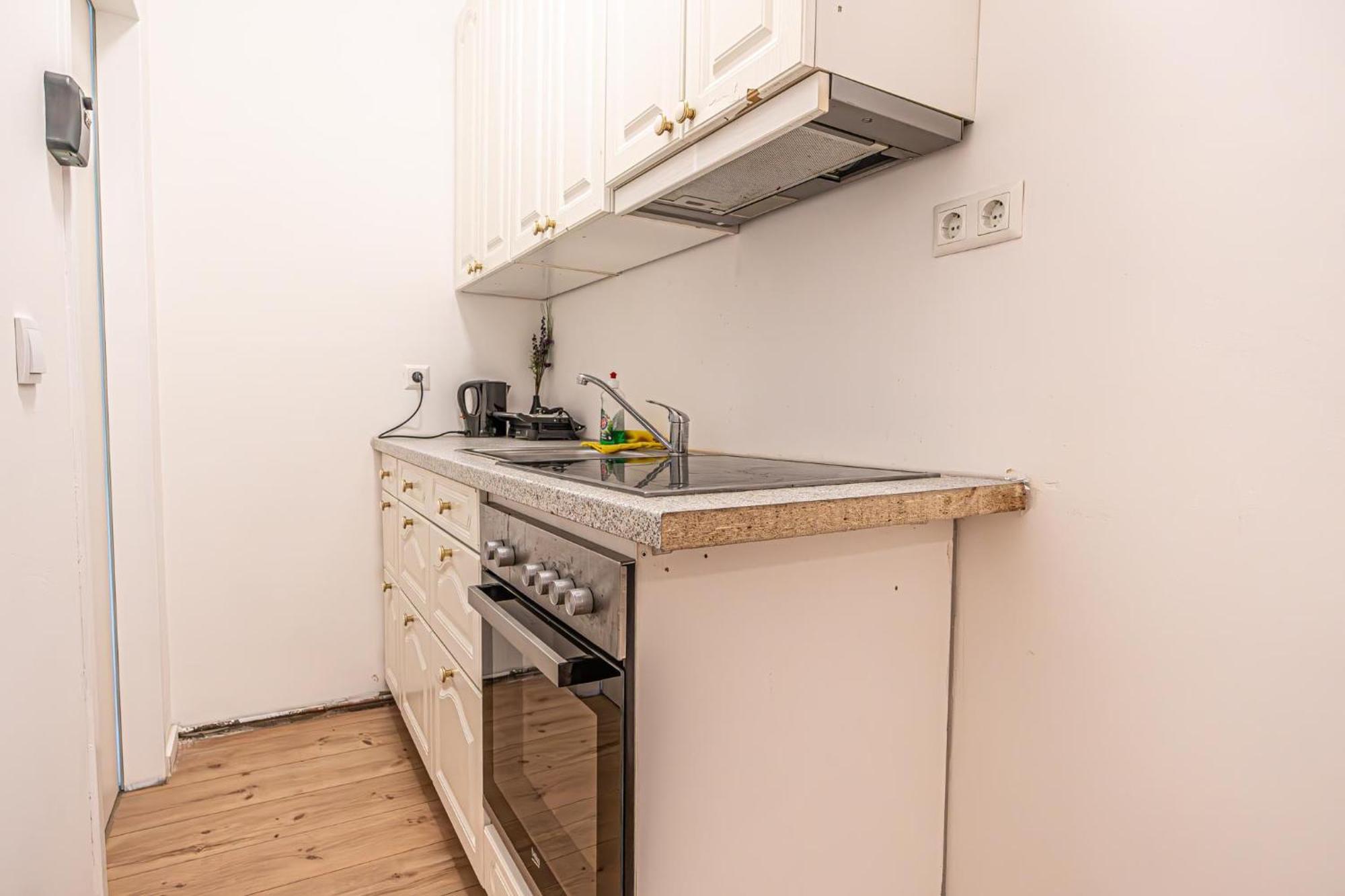 Apartment Cozy Entire House With Terrace And Garden, Up To 34p Wien